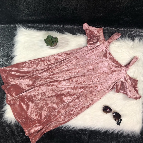 Dresses & Skirts - Off the shoulder velvet dress